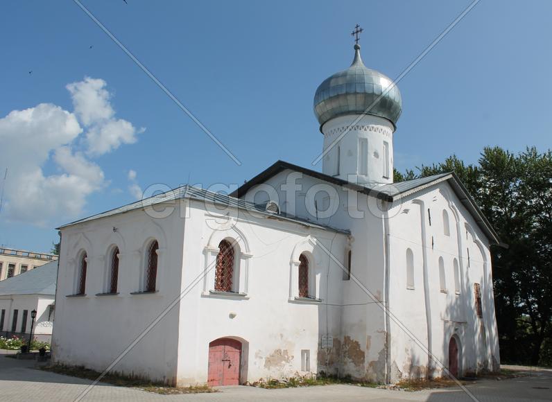 Старинная церковь