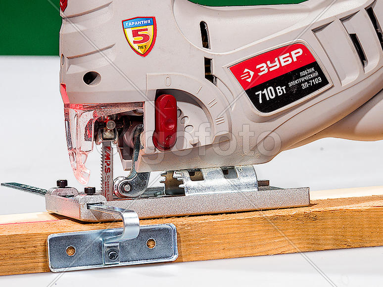 инструмент лобзик- фрагмент