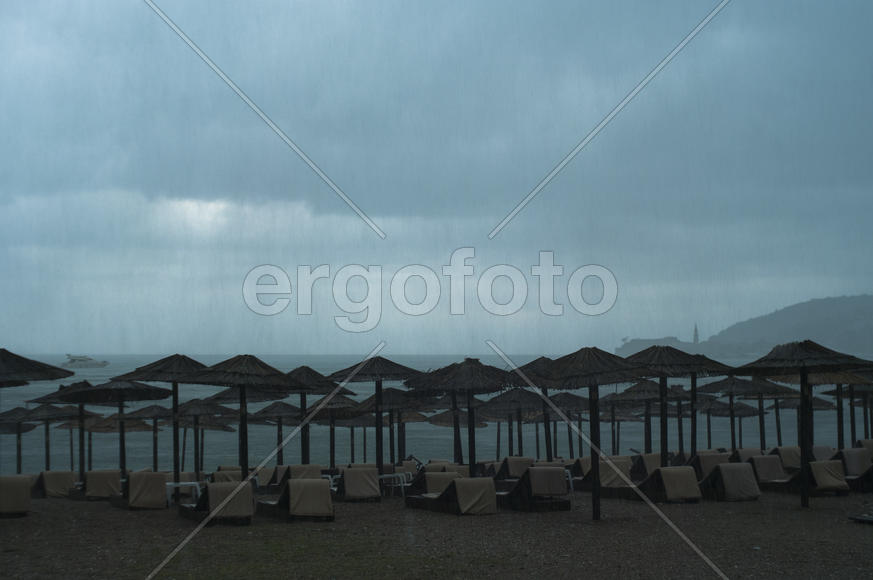 Дождь над морем