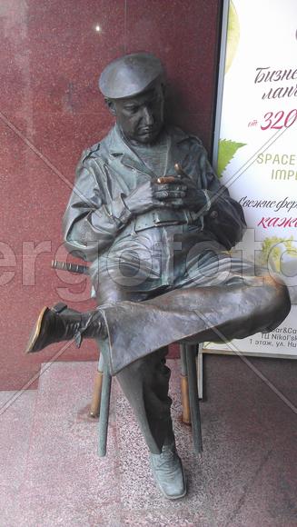 Памятник охранник