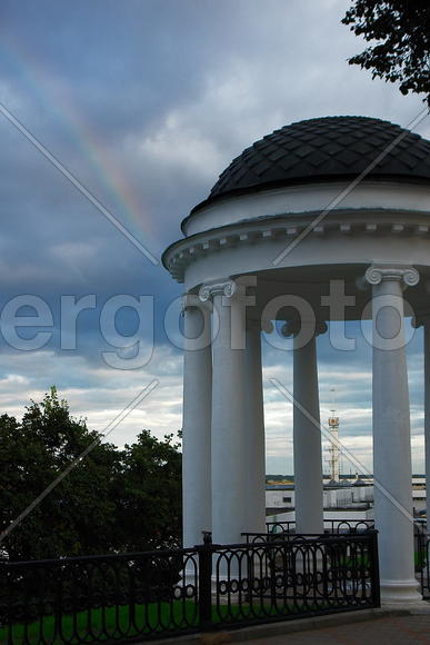 Беседка и радуга