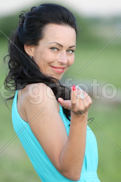 Портрет брюнетки