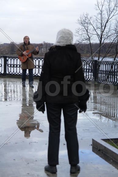Выступление гитариста