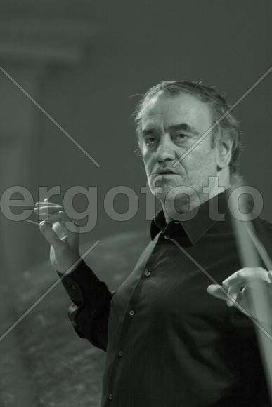 Дирижер на концерте