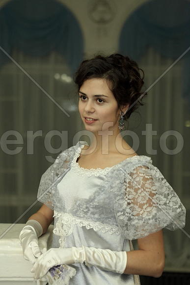 Улыбчивая девушка