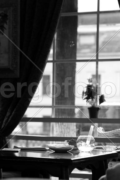 Столик в кафе