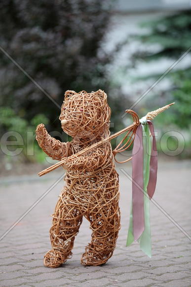 Медведь с лентами