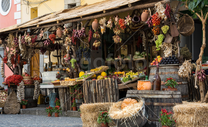 Продуктовая лавочка в Искья-Понте