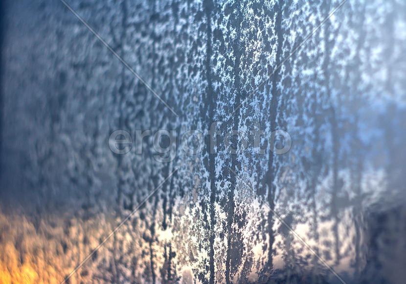 Узоры на окнах на закате