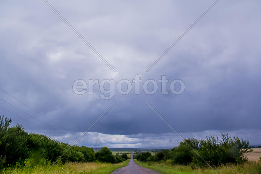 Дорога и тучи