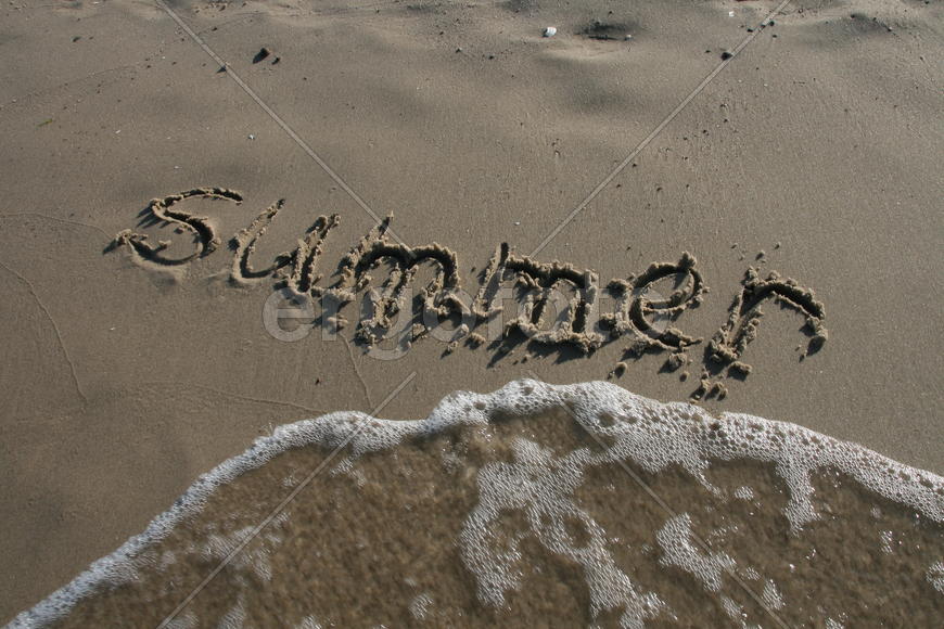 Надпись на песке