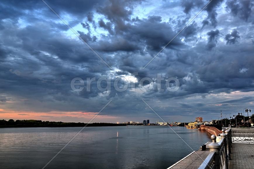 Вечер на набережной