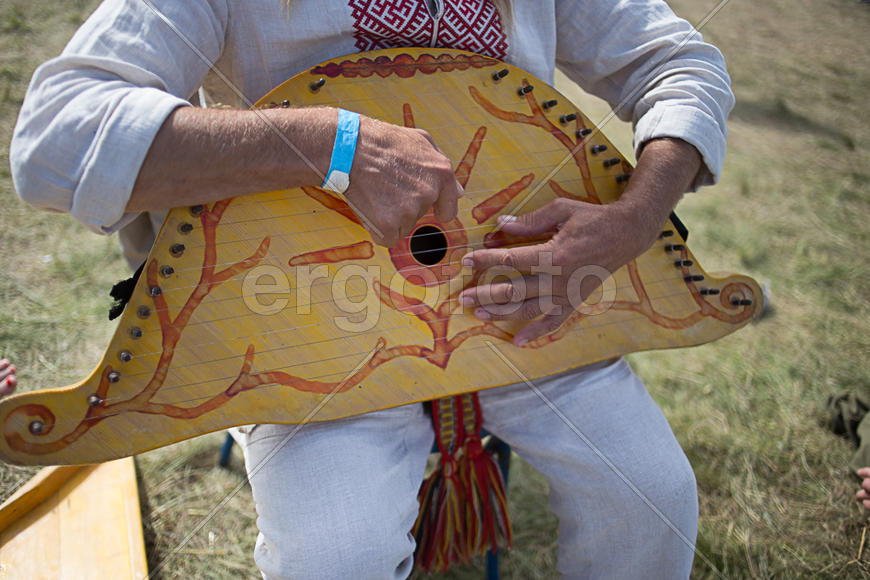 Руки гусляра