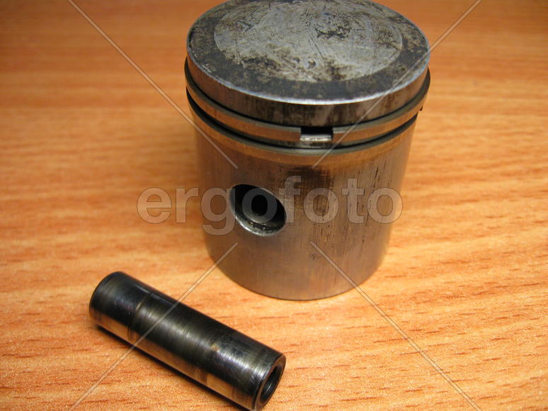 Поршень мопеда с кольцами и палец поршневой