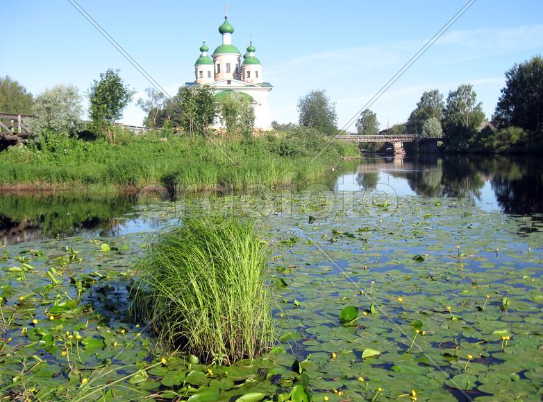 Собор Иконы Божией Матери Смоленская на берегу реки