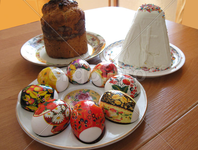 Пасхальные блюда: кулич, пасха, яйца