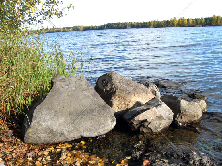 Каменистый берег карельского озера