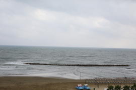 Море, оно большое.