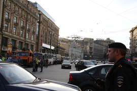Митинг в защиту Навального, омон, машины