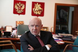 Платонов думает