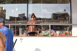 Спина продавщицы