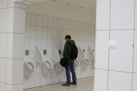 Писсуары в туалете