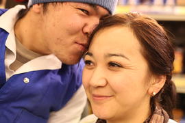 Они работают в магазине Метро