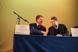 Рукопожатие чиновников