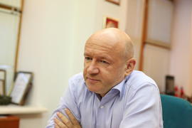 Платонов слушает