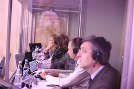 Кабина синхронных переводчиков