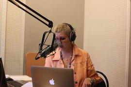 Татьяна Устинова ведёт передачу, радио