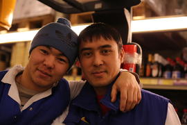 Друзья из магазина Метро