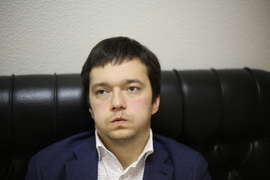 Мугенов думает.