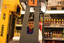 Сотрудник магазина Метро