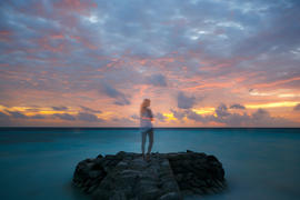 Тень девушки на закате