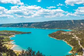 Франция, озеро в предгорье Альп