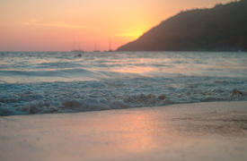 Закат и берег моря