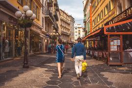 По магазинам