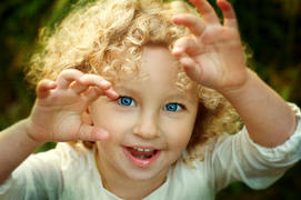 Кучерявый ребенок