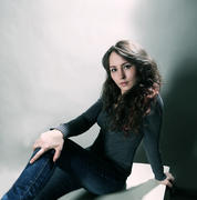 Девушка-брюнетка