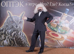 Мужчина в парике