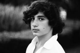 Мальчик-брюнет