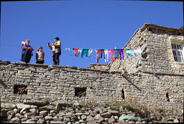 Женщины и дети на улице