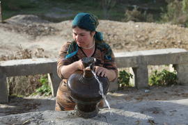 Девушка с кувшином