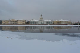 Набережная Невы зимой