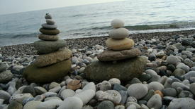 каменные пирамидки 