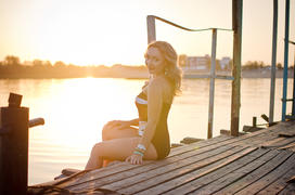 Портрет девушки на закате