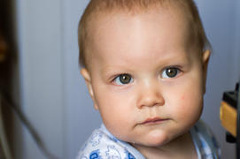 Портрет ребёнка в квартире