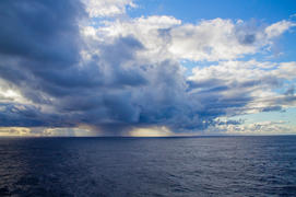 Небо в открытом океане