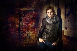 Женщина в куртке